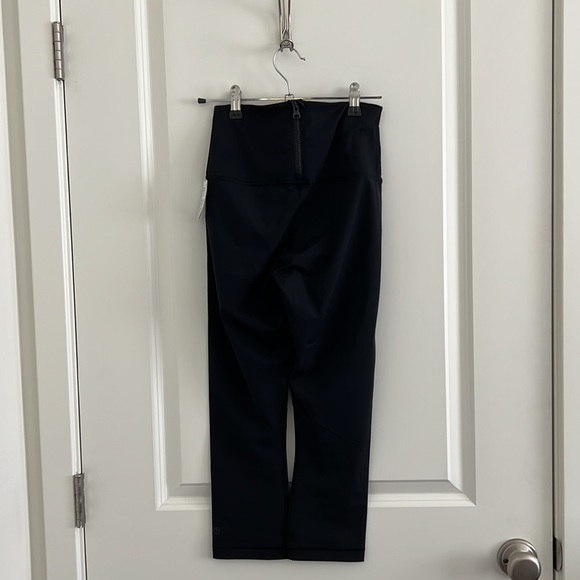 * SOLD* Lululemon Run with the Waves Crop 21” - Picture 5 of 9